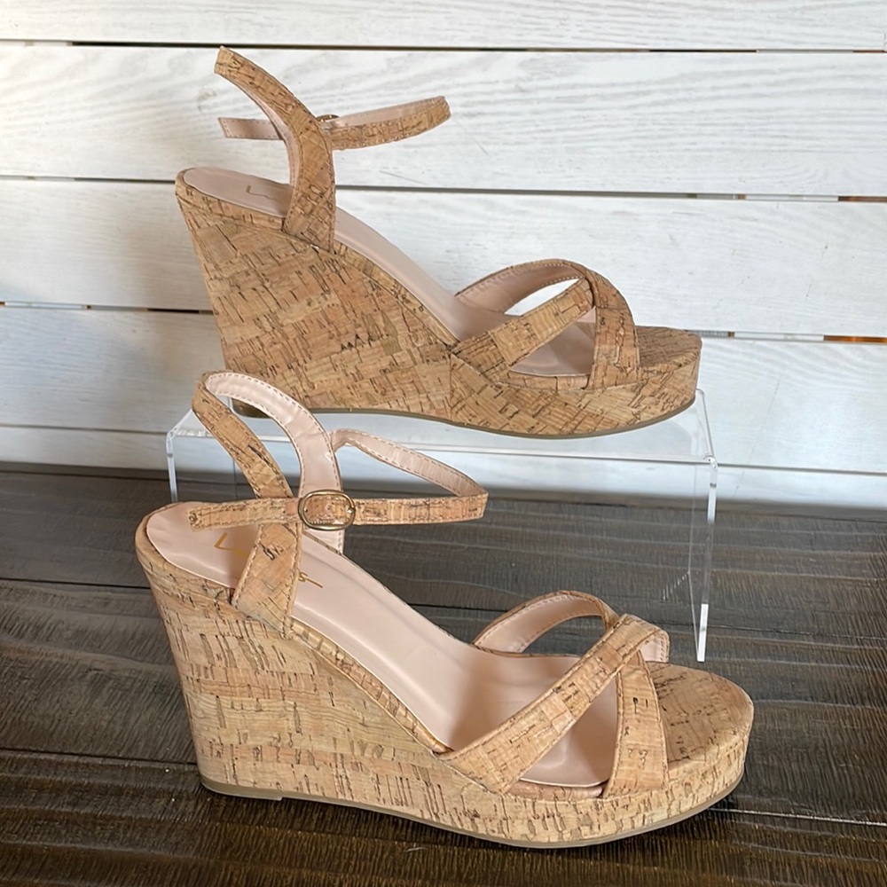 Lulus wedges, size 8